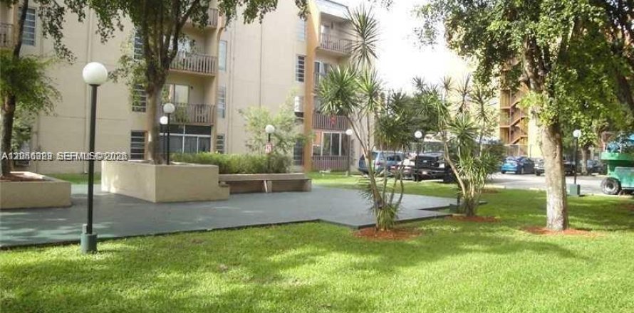 Condominio en Miami, Florida, 2 dormitorios  № 2248447