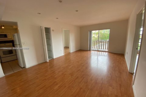 Condominio en alquiler en Miami, Florida, 2 dormitorios, 72.65 m2 № 2248447 - foto 3