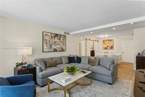 House in Miami Beach, Florida 2 bedrooms, 95.69 sq.m. № 2012866 - photo 21