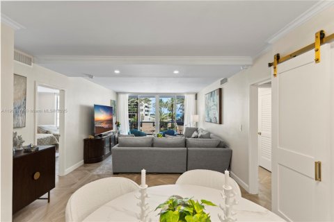 House in Miami Beach, Florida 2 bedrooms, 95.69 sq.m. № 2012866 - photo 20