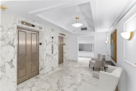 House in Miami Beach, Florida 2 bedrooms, 95.69 sq.m. № 2012866 - photo 9