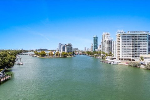 House in Miami Beach, Florida 2 bedrooms, 95.69 sq.m. № 2012866 - photo 3