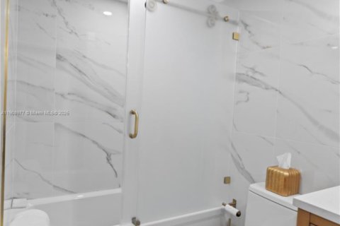 House in Miami Beach, Florida 2 bedrooms, 95.69 sq.m. № 2012866 - photo 23