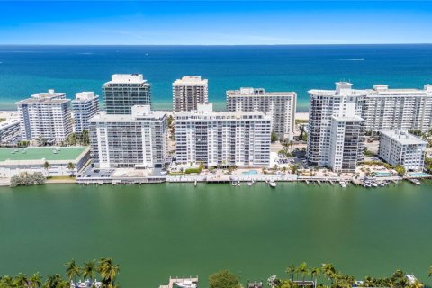 House in Miami Beach, Florida 2 bedrooms, 95.69 sq.m. № 2012866 - photo 5