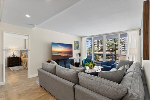 House in Miami Beach, Florida 2 bedrooms, 95.69 sq.m. № 2012866 - photo 27