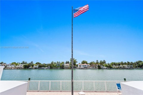 House in Miami Beach, Florida 2 bedrooms, 95.69 sq.m. № 2012866 - photo 13