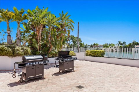 House in Miami Beach, Florida 2 bedrooms, 95.69 sq.m. № 2012866 - photo 17