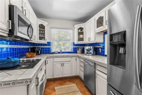 Villa ou maison à vendre à North Miami, Floride: 4 chambres, 203.64 m2 № 2069239 - photo 7