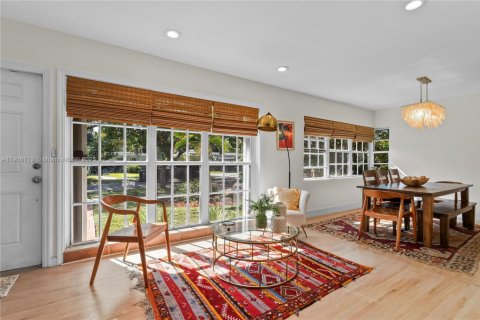 Villa ou maison à vendre à North Miami, Floride: 4 chambres, 203.64 m2 № 2069239 - photo 9