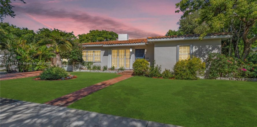 Villa ou maison à North Miami, Floride 4 chambres, 203.64 m2 № 2069239