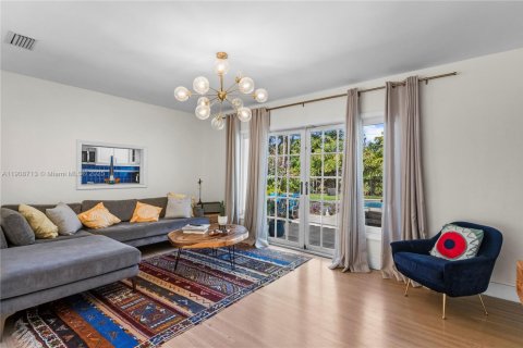 Villa ou maison à vendre à North Miami, Floride: 4 chambres, 203.64 m2 № 2069239 - photo 10