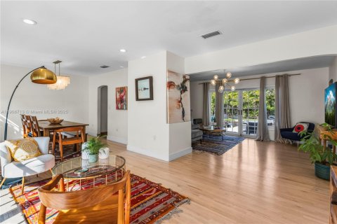 Villa ou maison à vendre à North Miami, Floride: 4 chambres, 203.64 m2 № 2069239 - photo 6