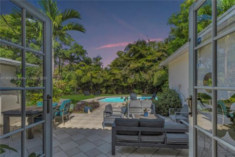 Villa ou maison à vendre à North Miami, Floride: 4 chambres, 203.64 m2 № 2069239 - photo 4
