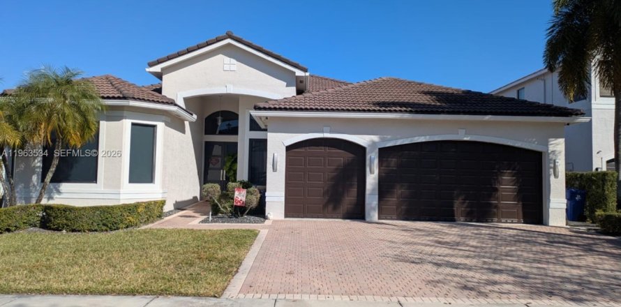 Дом в Мирамар, Флорида 5 спален, 271м2 № 2025818