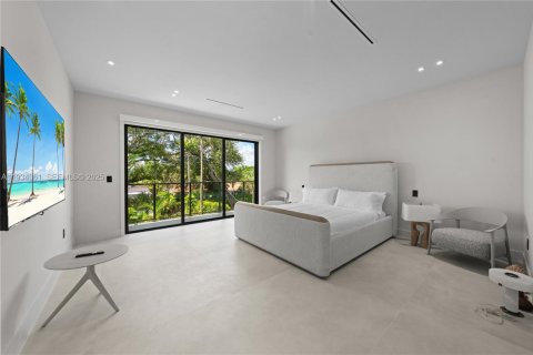 House in Miami, Florida 9 bedrooms № 2035560 - photo 28