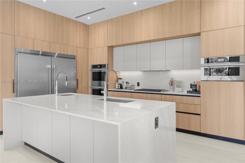 House in Miami, Florida 9 bedrooms № 2035560 - photo 25