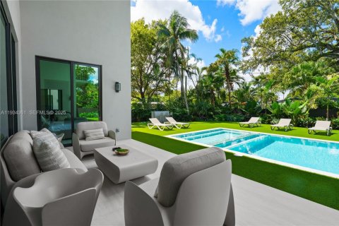 House in Miami, Florida 9 bedrooms № 2035560 - photo 18