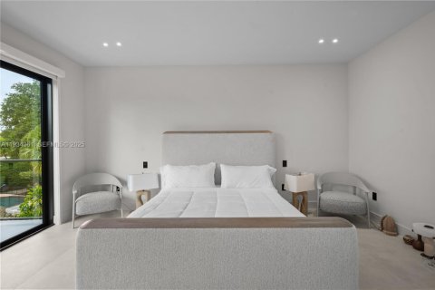 House in Miami, Florida 9 bedrooms № 2035560 - photo 27