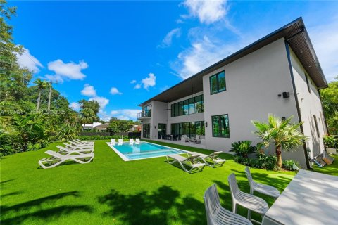 House in Miami, Florida 9 bedrooms № 2035560 - photo 14