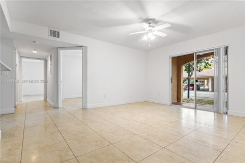 Condo in Coconut Creek, Florida, 2 bedrooms  № 2011107