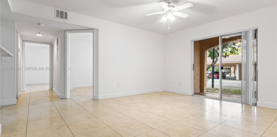 Condo in Coconut Creek, Florida, 2 bedrooms  № 2011107