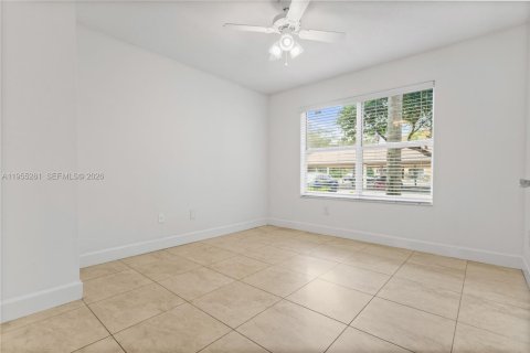 Condo in Coconut Creek, Florida, 2 bedrooms  № 2011107 - photo 4