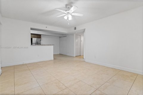Condo in Coconut Creek, Florida, 2 bedrooms  № 2011107 - photo 3