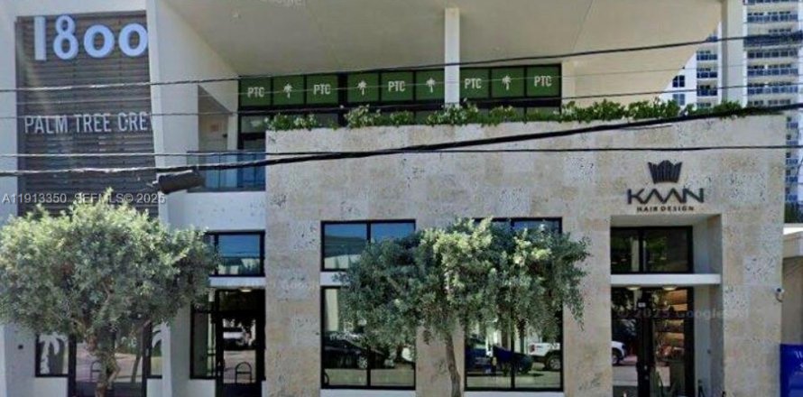 Commercial property in Miami Beach, Florida № 2077032