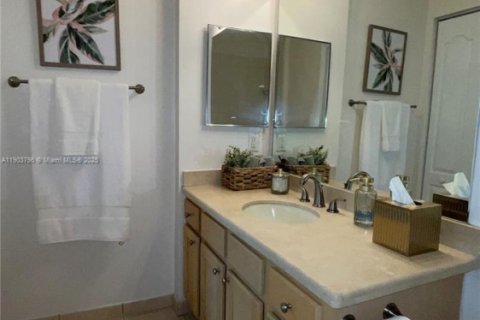 Купить кондоминиум в Саут-Майами, Флорида 2 спальни, 93.83м2, № 1955936 - фото 15