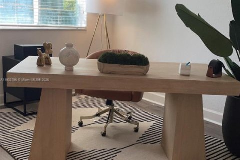 Купить кондоминиум в Саут-Майами, Флорида 2 спальни, 93.83м2, № 1955936 - фото 14