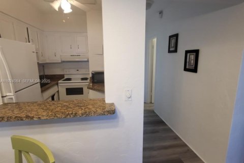 Купить кондоминиум в Халландейл-Бич, Флорида 1 комната, 45.89м2, № 1982380 - фото 16