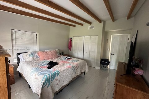 House in Miami, Florida 4 bedrooms, 108.51 sq.m. № 1713567 - photo 8