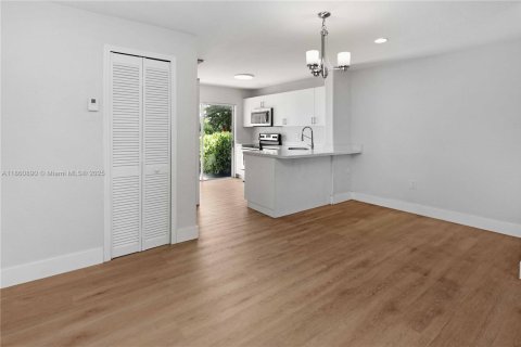 Купить кондоминиум в Дорал, Флорида 3 спальни, 123.56м2, № 1981746 - фото 7