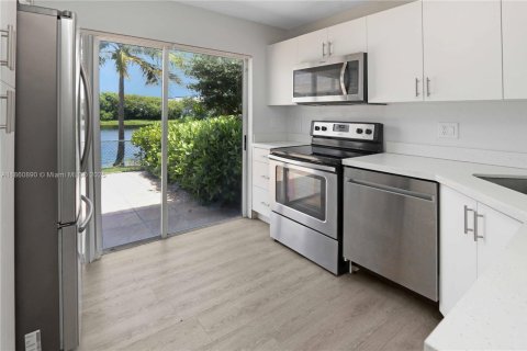 Купить кондоминиум в Дорал, Флорида 3 спальни, 123.56м2, № 1981746 - фото 3