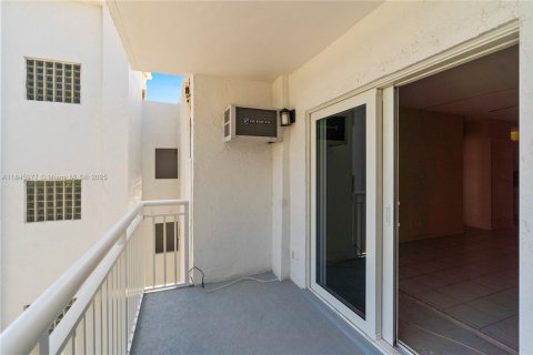Condominio en venta en Fort Lauderdale, Florida, 1 dormitorio, 60.11 m2 № 1842679 - foto 18