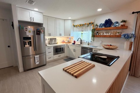 Condo in Stuart, Florida, 3 bedrooms № 2387951