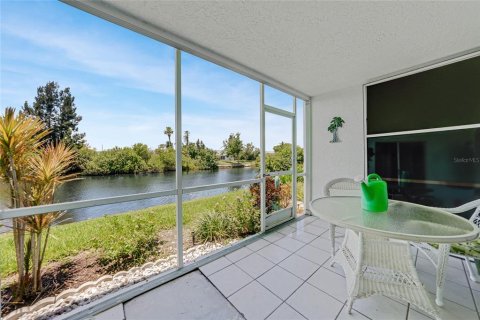 Condo in North Port, Florida, 2 bedrooms  № 1792112 - photo 25