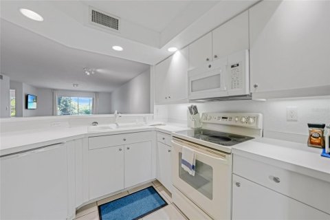 Condo in North Port, Florida, 2 bedrooms  № 1792112 - photo 8