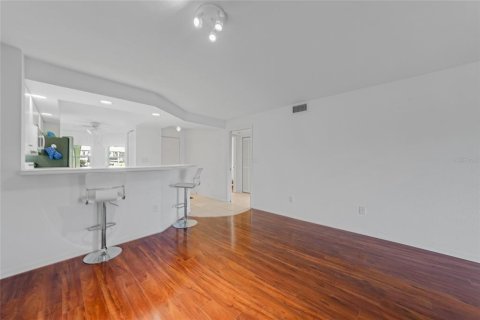 Condo in North Port, Florida, 2 bedrooms  № 1792112 - photo 11