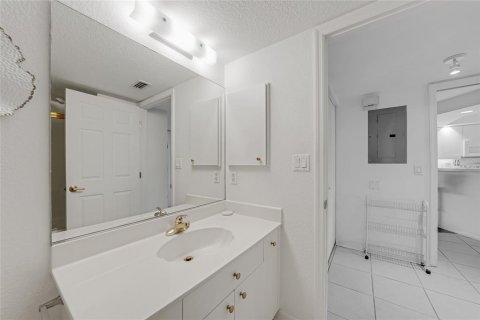 Condo in North Port, Florida, 2 bedrooms  № 1792112 - photo 23