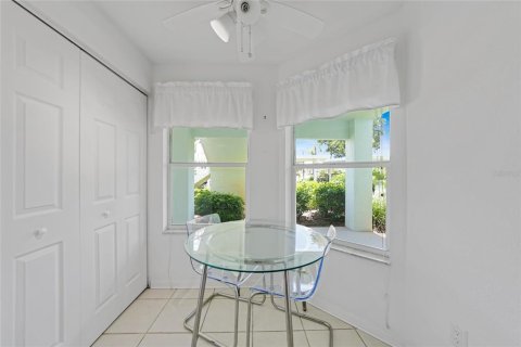 Condo in North Port, Florida, 2 bedrooms  № 1792112 - photo 10