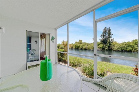 Condo in North Port, Florida, 2 bedrooms  № 1792112 - photo 27