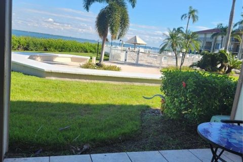 Condo in Saint Petersburg, Florida, 2 bedrooms  № 2329040