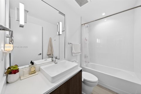 Townhouse in Miami, Florida 2 bedrooms, 166.48 sq.m. № 2086384 - photo 20