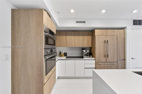 Townhouse in Miami, Florida 2 bedrooms, 166.48 sq.m. № 2086384 - photo 16