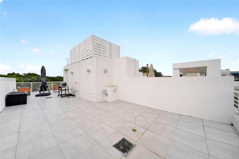 Townhouse in Miami, Florida 2 bedrooms, 166.48 sq.m. № 2086384 - photo 15