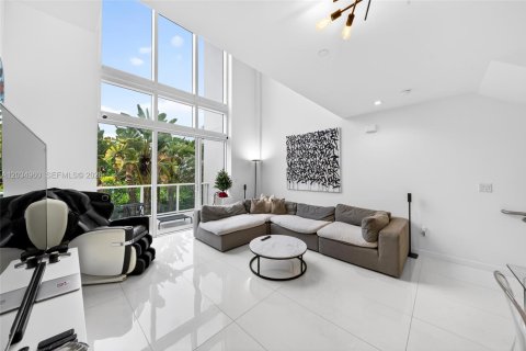 Townhouse in Miami, Florida 2 bedrooms, 166.48 sq.m. № 2086384 - photo 8