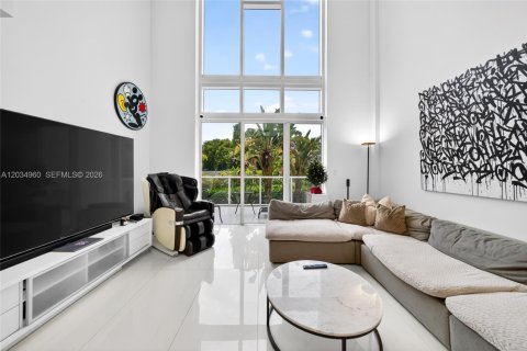 Townhouse in Miami, Florida 2 bedrooms, 166.48 sq.m. № 2086384 - photo 11