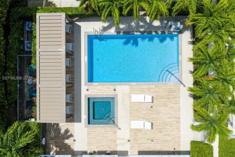 Townhouse in Miami, Florida 2 bedrooms, 166.48 sq.m. № 2086384 - photo 18