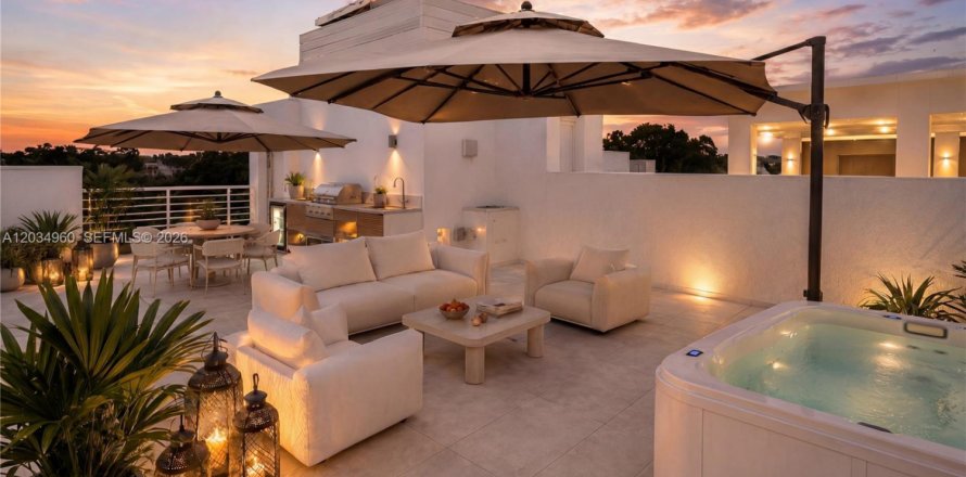 Townhouse in Miami, Florida 2 bedrooms, 166.48 sq.m. № 2086384